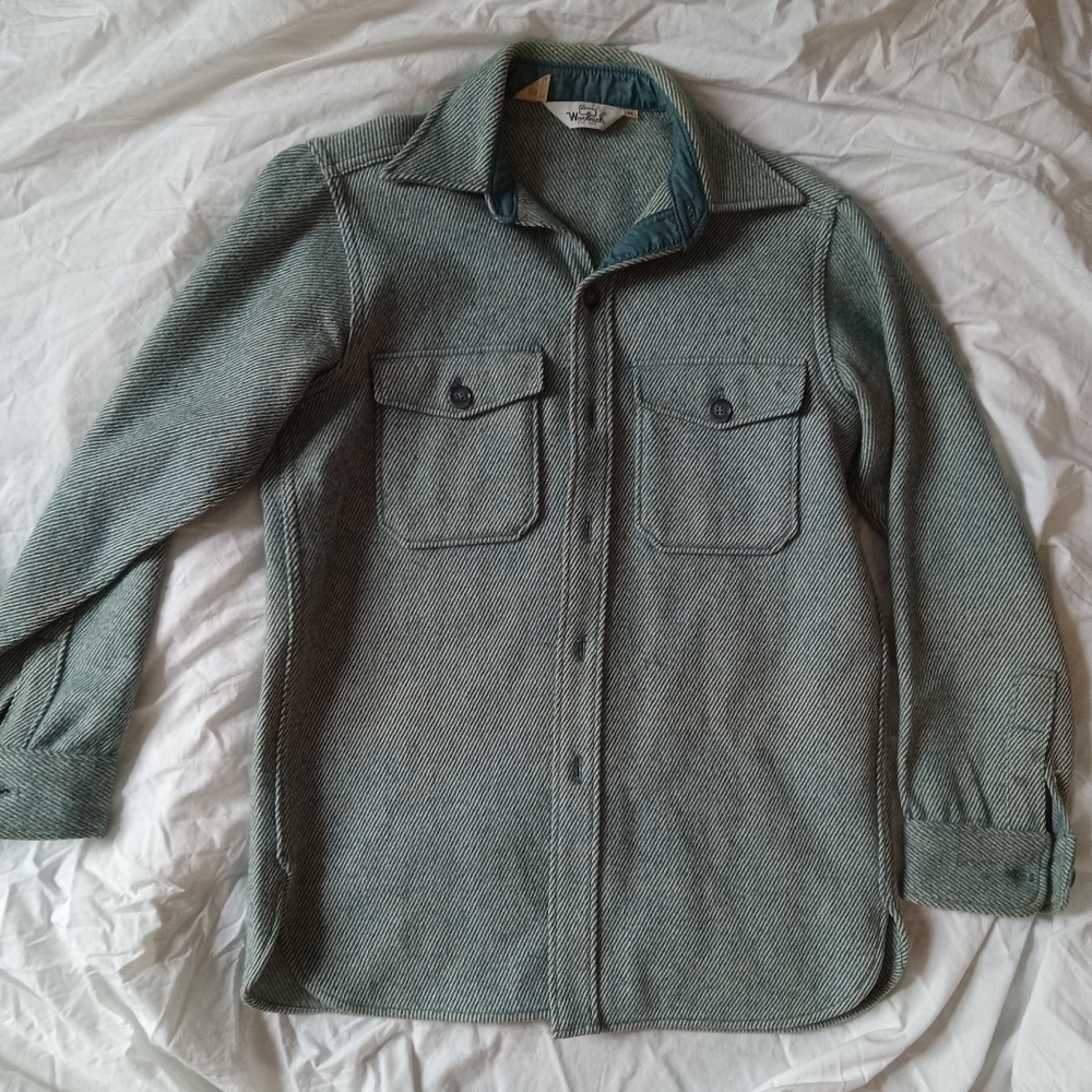 GUC Woolrich authentic long sleeve button 85% wool 15% Nylon size med gr…